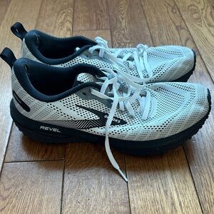 Brooks Revel White and Black Running Shoes